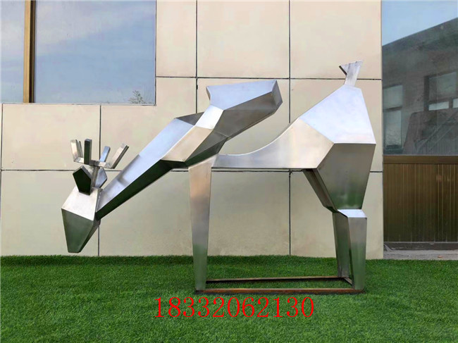 園林景觀小品不銹鋼幾何鹿雕塑